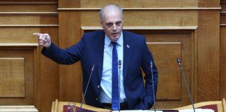 Βελόπουλος: Η κυβέρνηση «θυσιάζει» τους Έλληνες καπνοπαραγωγούς